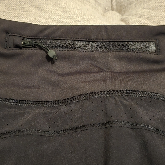 Athleta Run With It 16" Inch Skort. Black, XS - Picture 2 of 5